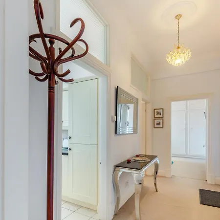 1 Bed In Whitby Oc-S29075