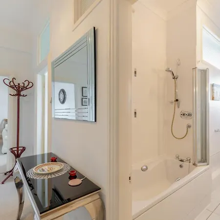 1 Bed In Oc-s29075 * Whitby